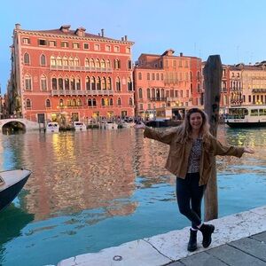 Meet your Posher, Angelina